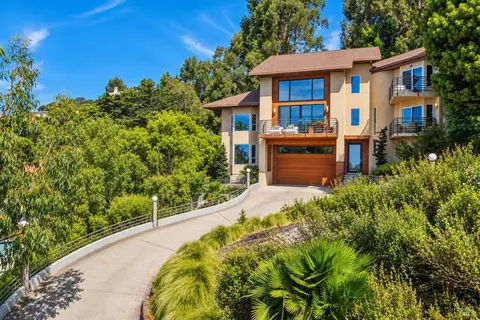 102 Crest Rd, Piedmont, CA 94611