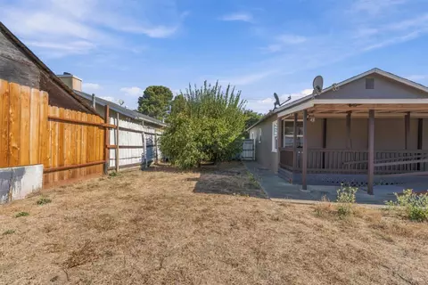 Exterior - 427 5th St, Vallejo, CA 94590 photo 5 of 6