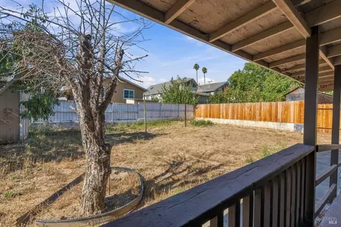 Exterior - 427 5th St, Vallejo, CA 94590 photo 2 of 6