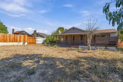 Exterior - 427 5th St, Vallejo, CA 94590 photo 4 of 6