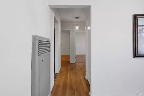 Entry Way - 427 5th St, Vallejo, CA 94590 photo 2 of 3