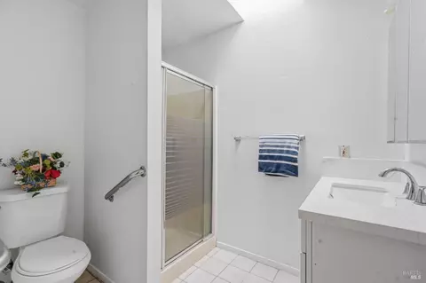 Bath - 427 5th St, Vallejo, CA 94590 photo 3 of 3