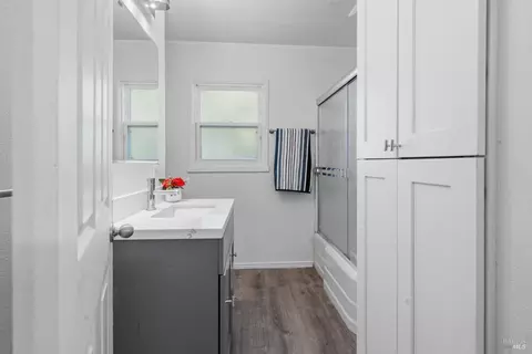 Bath - 427 5th St, Vallejo, CA 94590 photo 1 of 3