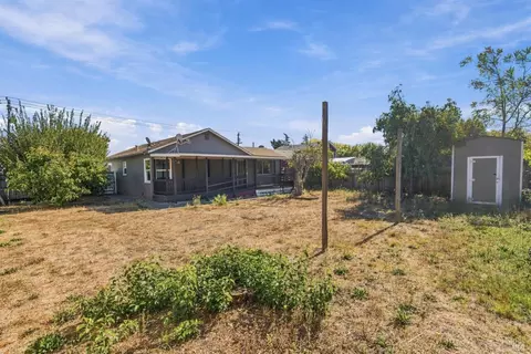 Exterior - 427 5th St, Vallejo, CA 94590 photo 3 of 6