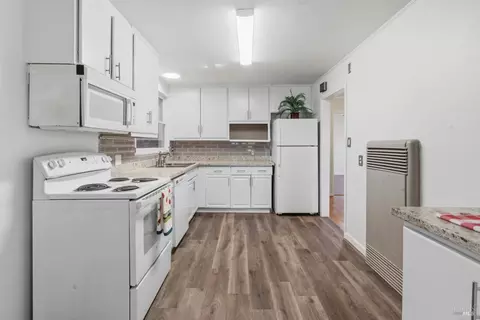 Kitchen - 427 5th St, Vallejo, CA 94590 photo 1 of 2