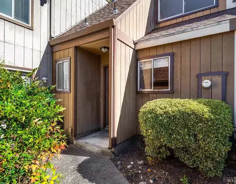 1990 Knolls Dr, Santa Rosa, CA 95405