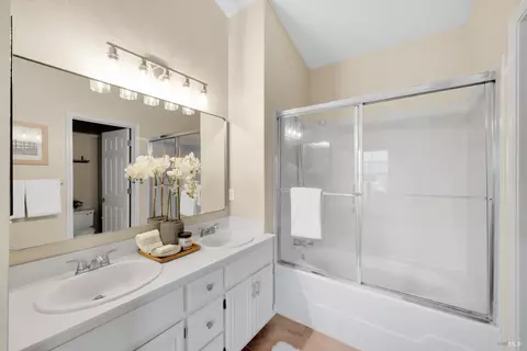 Bath - 498 E St, Benicia, CA 94510 photo 2 of 3