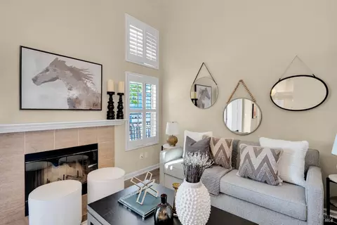 Living - 498 E St, Benicia, CA 94510 photo 2 of 4