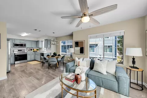 Living - 498 E St, Benicia, CA 94510 photo 4 of 4