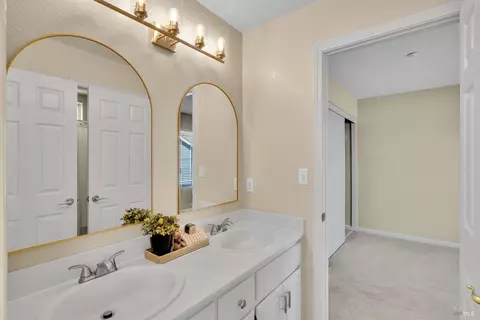 Bath - 498 E St, Benicia, CA 94510 photo 3 of 3