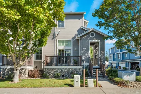 Exterior - 498 E St, Benicia, CA 94510 photo 4 of 4