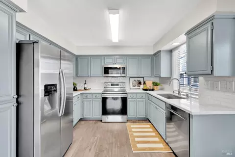 Kitchen - 498 E St, Benicia, CA 94510 photo 2 of 3