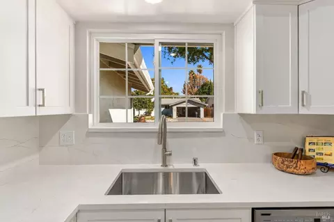 Kitchen - 249 Jasmine St, Fairfield, CA 94533 photo 3 of 3