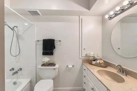 Bath - 249 Jasmine St, Fairfield, CA 94533 photo 1 of 4