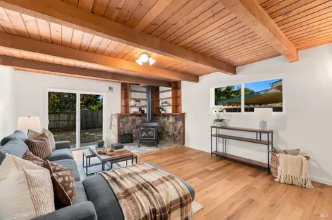 Living - 249 Jasmine St, Fairfield, CA 94533 photo 4 of 6