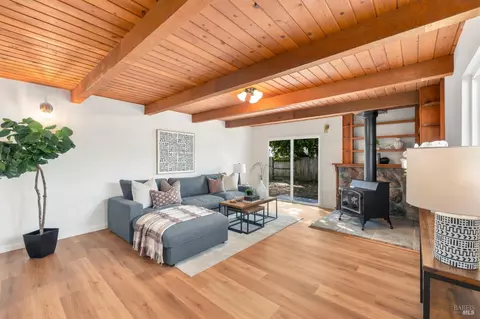 Living - 249 Jasmine St, Fairfield, CA 94533 photo 5 of 6