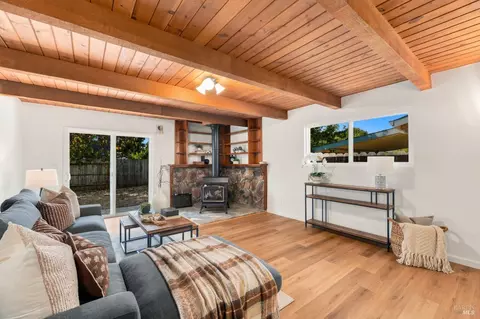 Living - 249 Jasmine St, Fairfield, CA 94533 photo 6 of 6