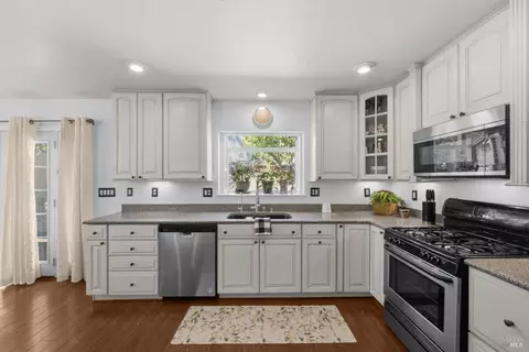 Kitchen - 416 Limerick Way, Vacaville, CA 95688 photo 4 of 4
