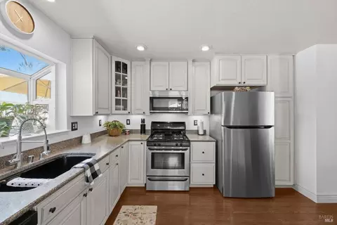 Kitchen - 416 Limerick Way, Vacaville, CA 95688 photo 3 of 4