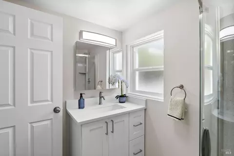 Bath - 734 Illinois St, Vallejo, CA 94590 photo 2 of 5