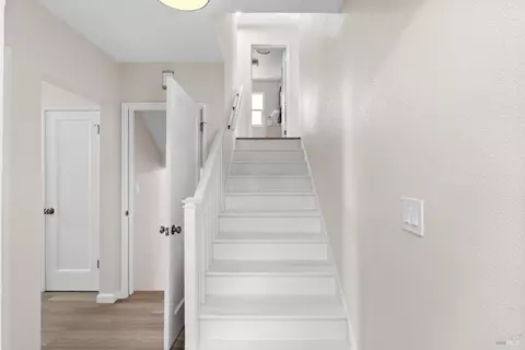Entry Way - 734 Illinois St, Vallejo, CA 94590 photo 9 of 10