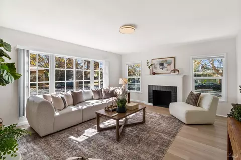 Living - 734 Illinois St, Vallejo, CA 94590 photo 3 of 3