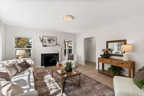 Living - 734 Illinois St, Vallejo, CA 94590 photo 1 of 3