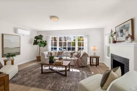 Living - 734 Illinois St, Vallejo, CA 94590 photo 2 of 3