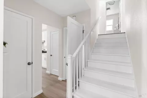 Entry Way - 734 Illinois St, Vallejo, CA 94590 photo 5 of 10