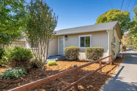1181 Clover Dr, Santa Rosa, CA 95401