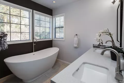 Bath - 141 Theodor Ln, Sonoma, CA 95476 photo 2 of 4