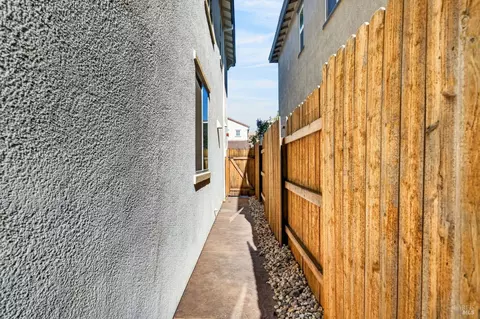 Exterior - 2351 Hanson Dr, Fairfield, CA 94533 photo 6 of 7