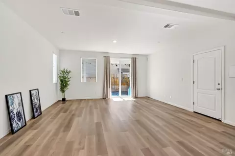 Living - 2351 Hanson Dr, Fairfield, CA 94533 photo 4 of 4