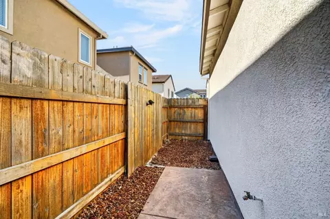 Exterior - 2351 Hanson Dr, Fairfield, CA 94533 photo 5 of 7