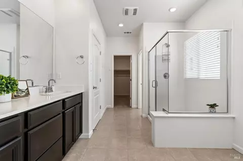 Entry Way - 2351 Hanson Dr, Fairfield, CA 94533 photo 5 of 7