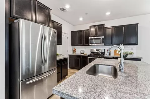 Kitchen - 2351 Hanson Dr, Fairfield, CA 94533 photo 3 of 3