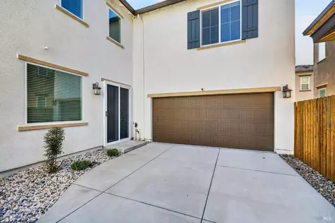 Exterior - 2351 Hanson Dr, Fairfield, CA 94533 photo 4 of 7