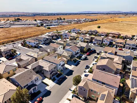 View/Area - 2351 Hanson Dr, Fairfield, CA 94533 photo 4 of 4