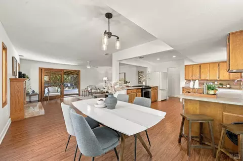 Dining - 858 Brentwood Ave, Vallejo, CA 94591 photo 1 of 2