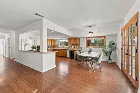 Dining - 858 Brentwood Ave, Vallejo, CA 94591 photo 2 of 2