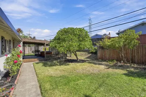 Exterior - 858 Brentwood Ave, Vallejo, CA 94591 photo 4 of 10