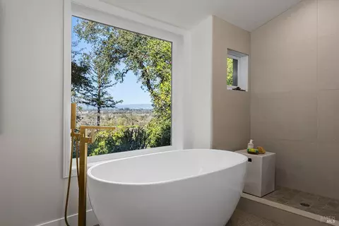 Bath - 1680 High School Rd, Sebastopol, CA 95472 photo 3 of 6