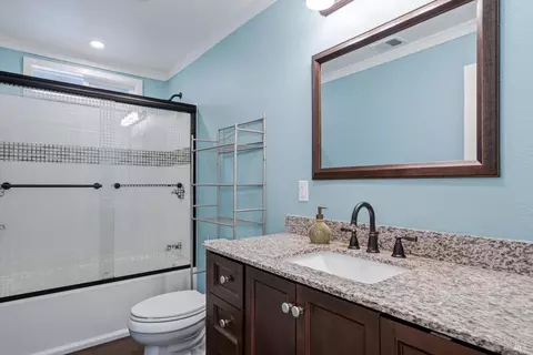 Bath - 2441 Redemeyer Rd, Ukiah, CA 95482 photo 2 of 2