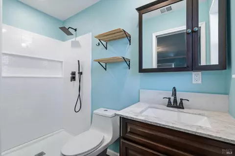 Bath - 2441 Redemeyer Rd, Ukiah, CA 95482 photo 1 of 2