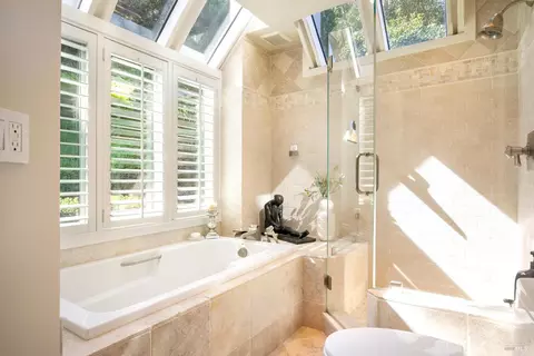Bath - 31 Edwards Ave, Sausalito, CA 94965 photo 1 of 1