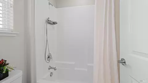Bath - 270 Heritage Ln, Dixon, CA 95620 photo 3 of 5