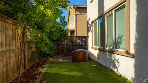 Exterior - 270 Heritage Ln, Dixon, CA 95620 photo 7 of 10