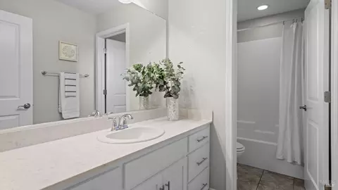 Bath - 270 Heritage Ln, Dixon, CA 95620 photo 2 of 5