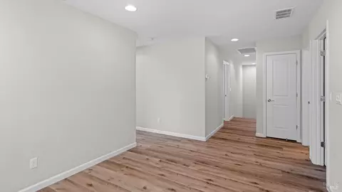 Entry Way - 270 Heritage Ln, Dixon, CA 95620 photo 3 of 4