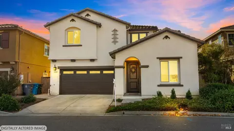 Exterior - 270 Heritage Ln, Dixon, CA 95620 photo 2 of 10